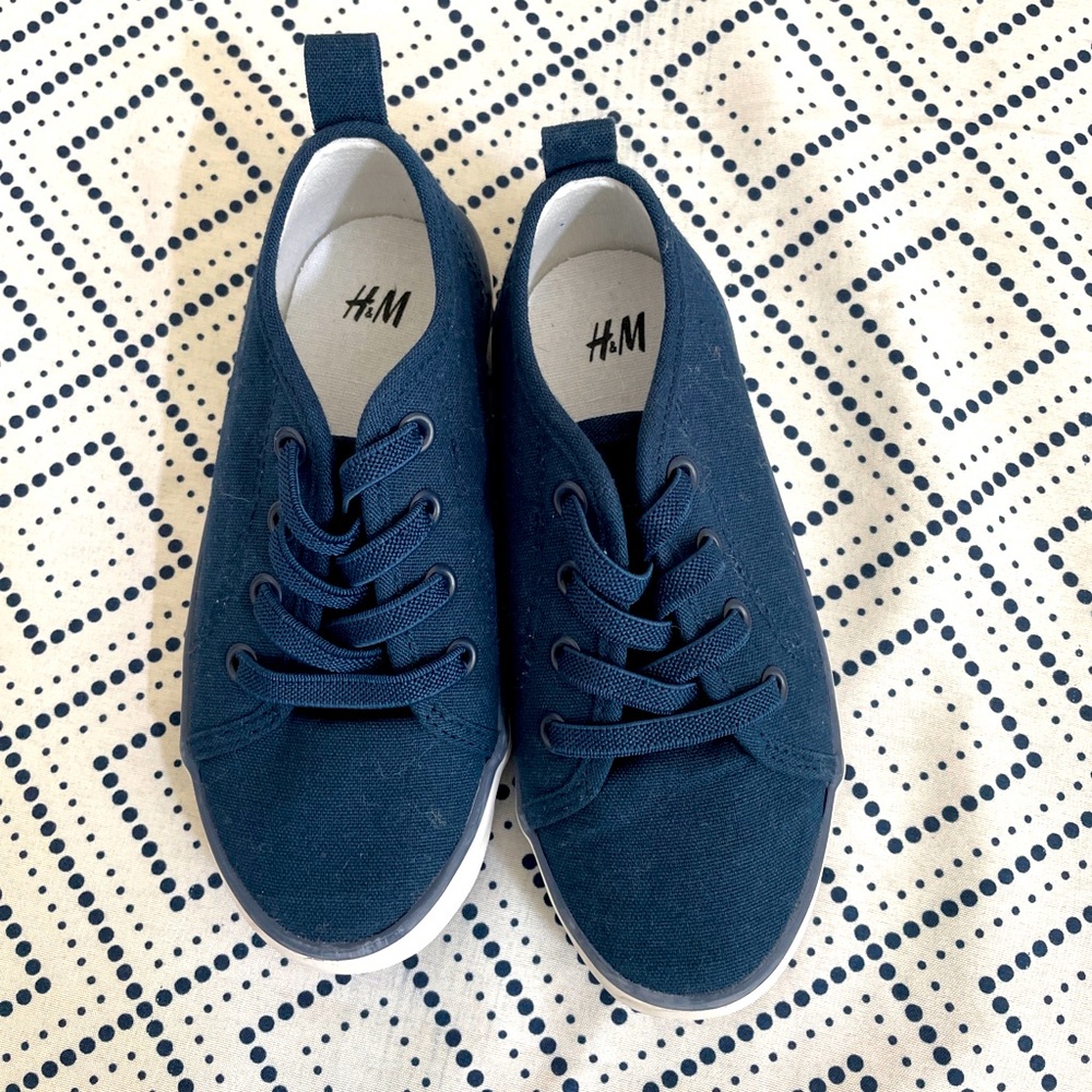 EUC canvas sneakers